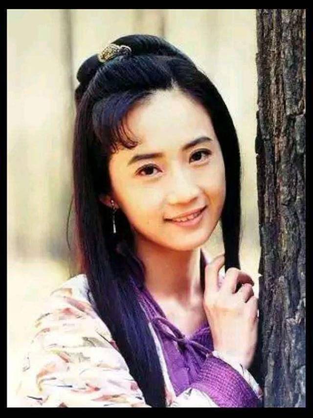 一身正气的女星,拒绝潜规则而出家为尼,又为孝顺父母而重返红尘