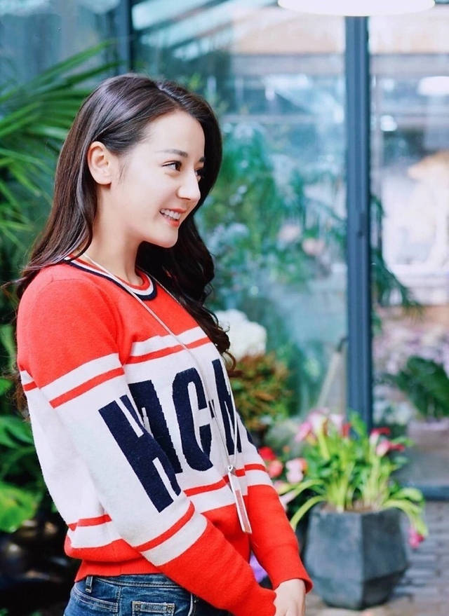 迪丽热巴通过魅力和成绩,证明了她就是人气与实力共担的女明星!