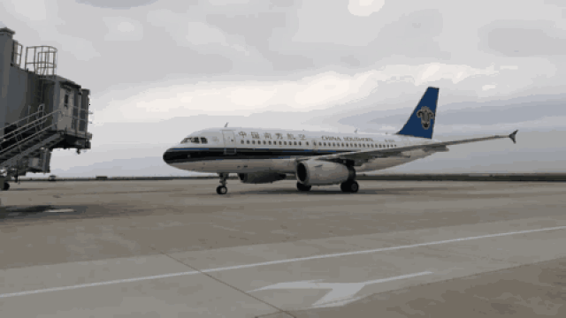 今天下午16时51分,随着南方航空cz3493航班稳稳降落在锦州湾机场,锦州