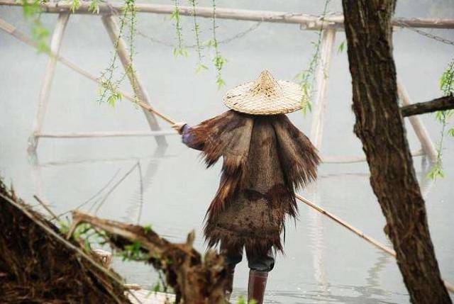 养心美文丨雨中箬笠情