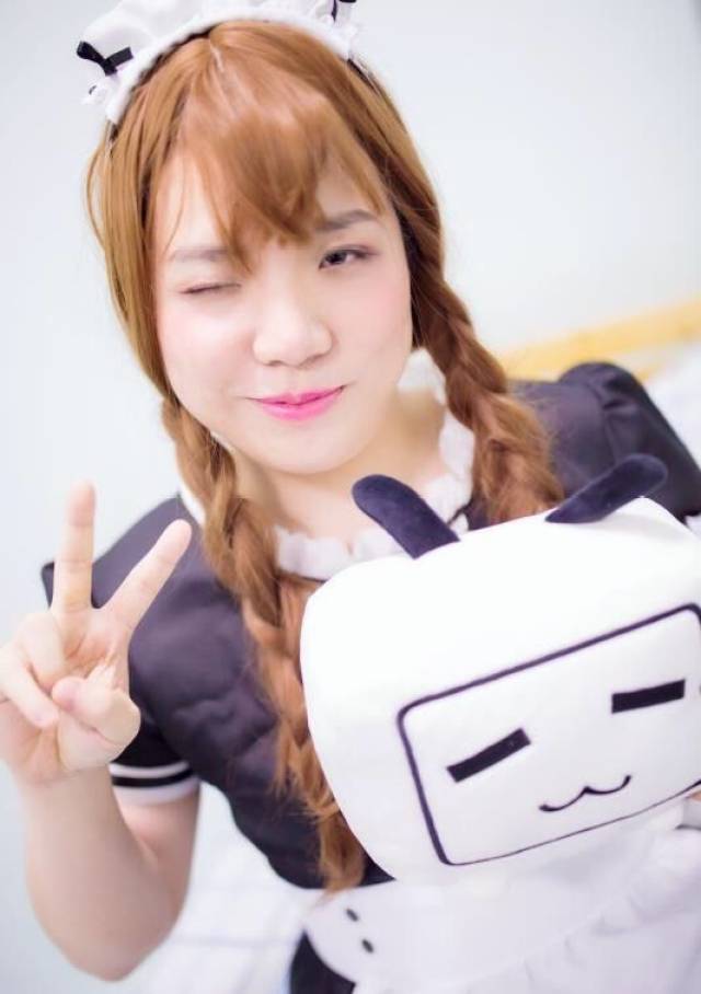 BLG首次常规赛击败EDG,古风美男AJ女装庆祝,网友:心动的感觉