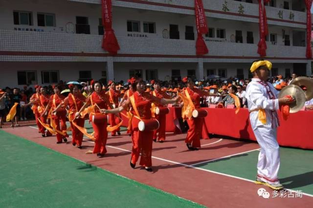 一个个运动员洋溢着幸福的笑脸…7月24日,古蔺县丹桂镇"助力脱贫