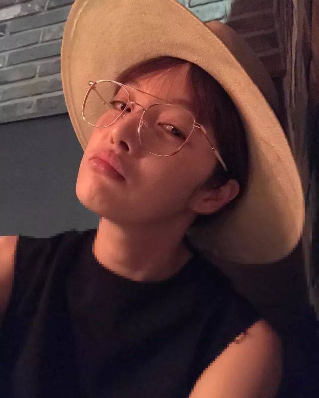 不输《金秘书为何那样》女主成为当红带货女