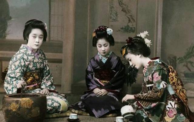 唐高宗把日本进贡的绝色美人关进笼子，抬上殿时众人懵了