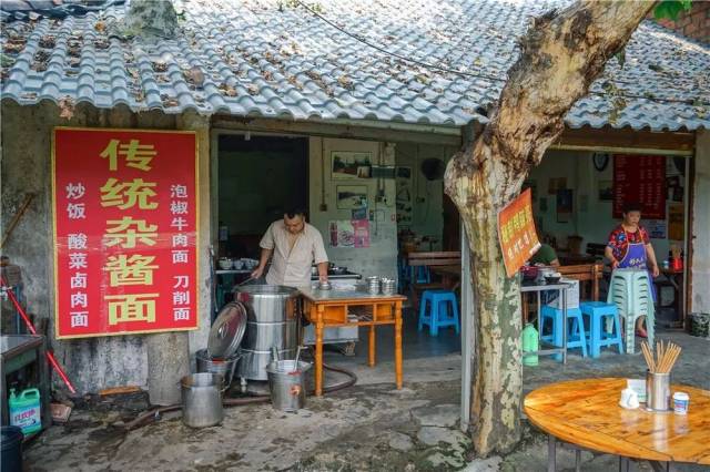 可能是成都最后一条「苍蝇馆子一条街」,有你没吃过的