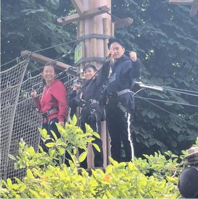 两人的儿子-张慕童(小名魔童)也是帅哥一枚,但是由于之前靓靓和大仙