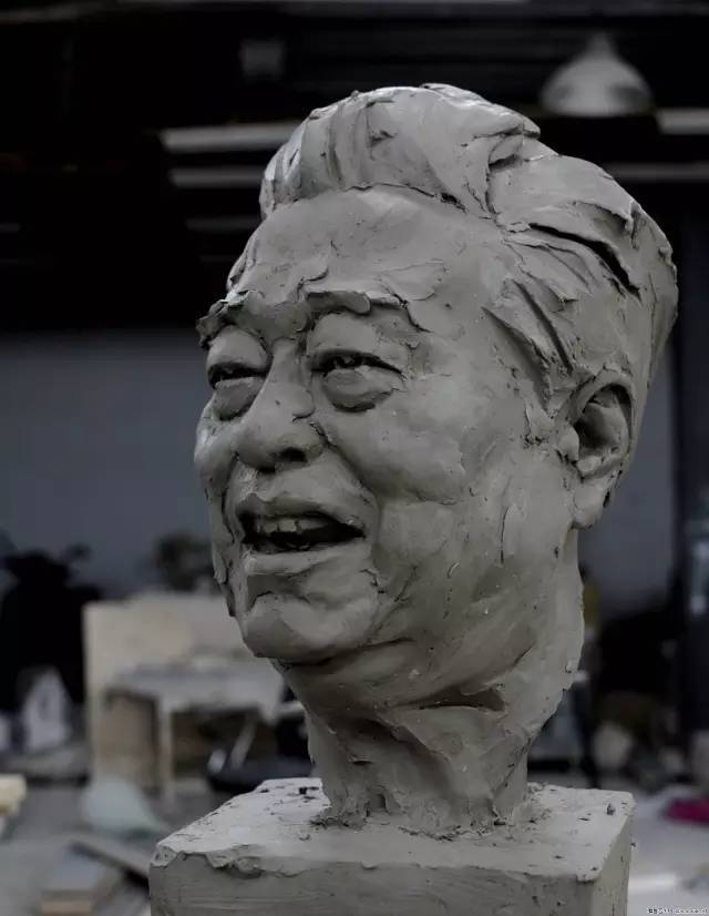 雕塑家田跃民:人像雕塑,请君赏评!