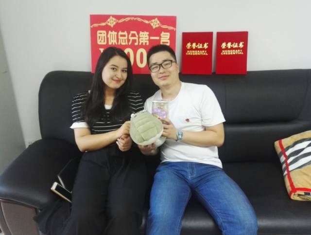 新疆医科大学厚博民族停课"学院下雪一家亲"v民族开展汶上高中吗济宁团结?图片
