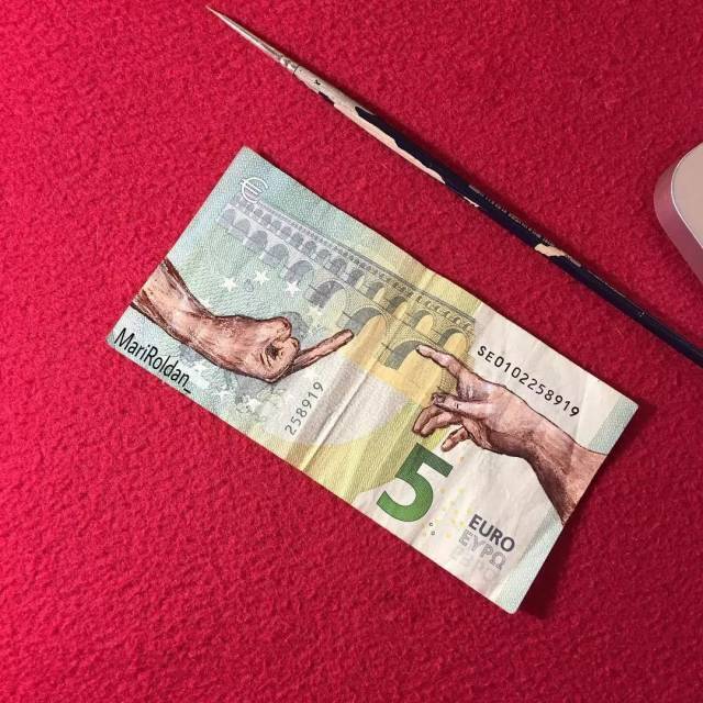 艺术家在纸币上作画,好心疼这些钱啊.