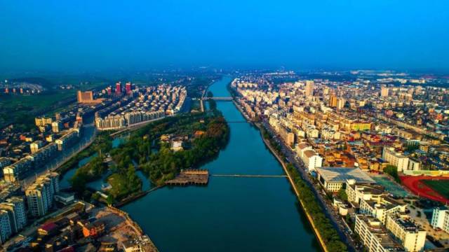 玉山在城市建设中融入旅游元素,把景区打造与城市建设有机融合,使