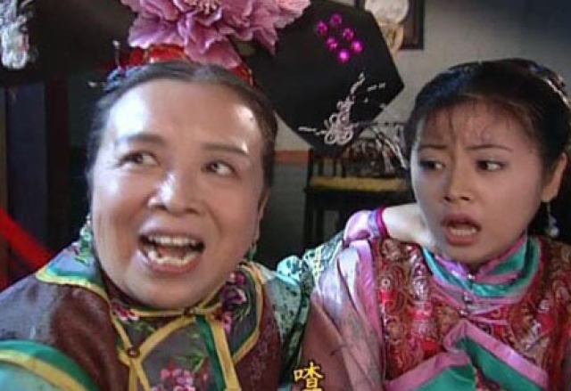 李明启在《还珠格格》中的扮演的容嬷嬷,她把恶毒丑陋的容嬷嬷形象