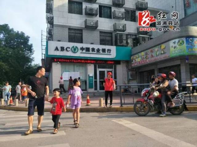 溆浦地三城同创小区变美了步行街整洁有序了