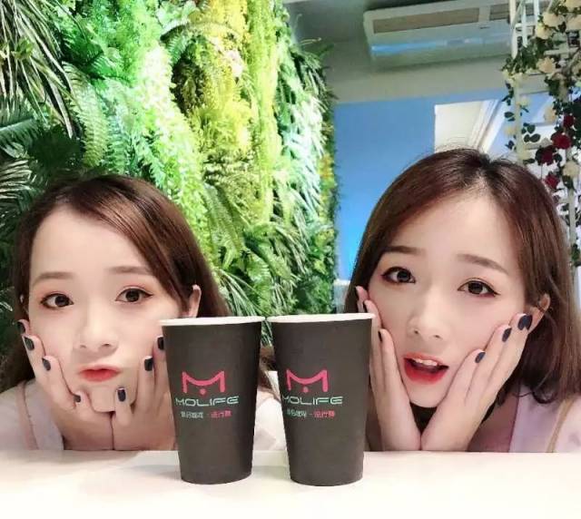 无数元气少女和小鲜肉打call!老板超有范儿!