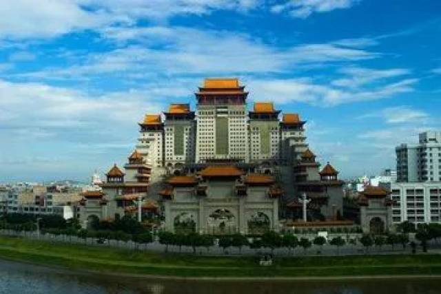 著名的云天民俗文化城(云天宫)可谓全国单体建筑第一 是世界级的旅游