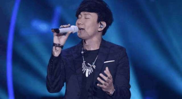 林俊杰,1981年3月27日出生于新加坡,华语流行乐坛男歌手,词曲创作者
