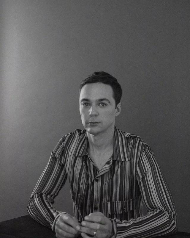 jim parsons|谢耳朵登上同志杂志封面 《生活大爆炸》编剧透露12季