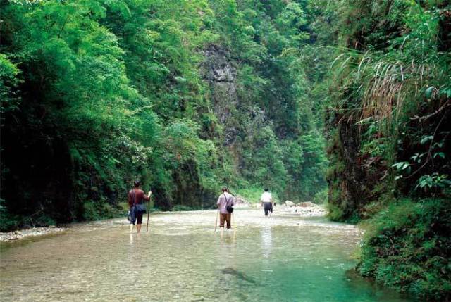 贵州蛤蚌河山似张家界水比九寨沟你来或不来它都那样美丽