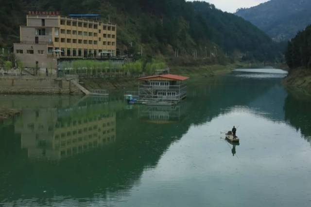 今天,梓妹儿给大家带来了桐梓县部份 河流,水库,湿地的照片,我们一起