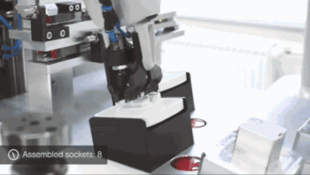 【人机协作】abb的yumi生产插座,与人类并肩工作