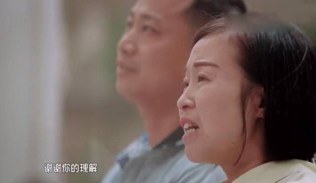 正是因为新爸爸对妈妈的悉心照顾和疼爱,妈妈才可以幸福的享受生活.