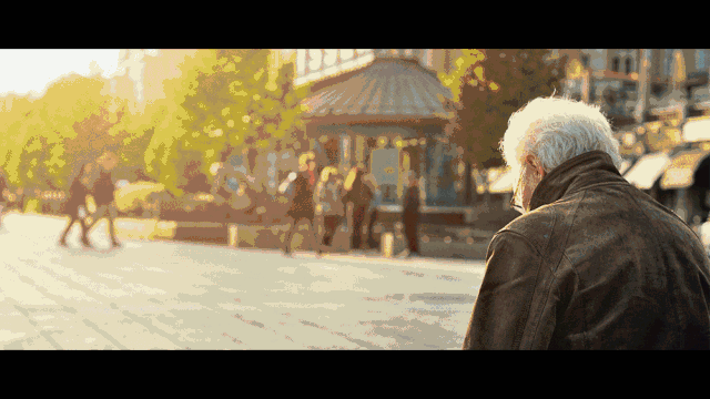 正如《阿甘正传》里的男主角,在奔跑中发泄人生太多的困惑和不满,在