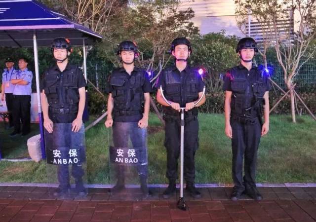 谭勇介绍,今年啤酒节崂山会场一共部署了治安,消防,交警警力共500人