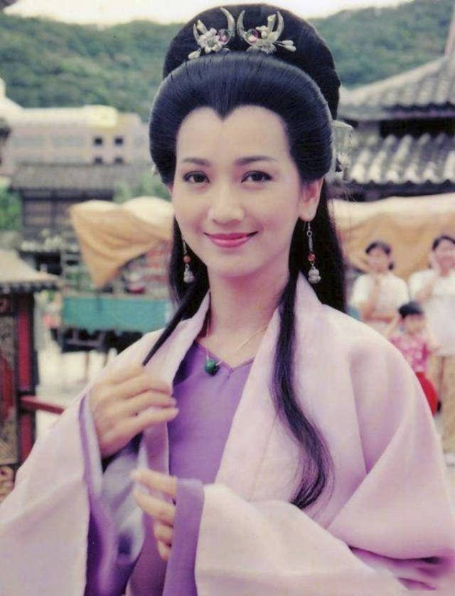 科技手段又重新获得了较为年轻的容貌,可不再被称作倾国倾城的美女,又