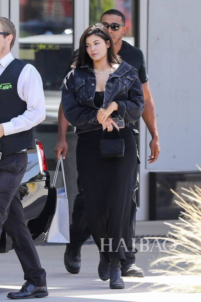 八卦话题不断的凯莉·詹娜 (kylie jenner) 成福布斯认证的"全美最富