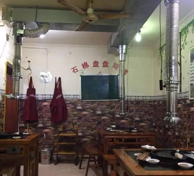 不爱开腔的苍蝇馆子烤肉,直接把肉点燃给你吃!