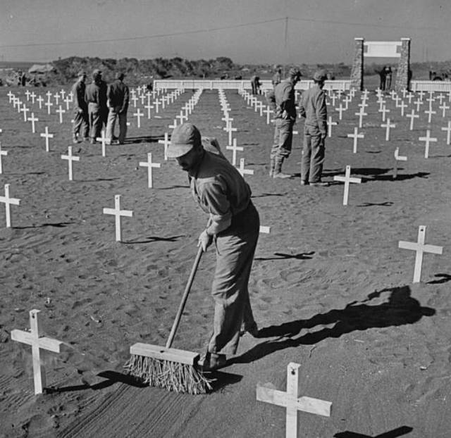 硫磺岛战役惨烈现场照,2.3万日军士兵只有1千余人活下来