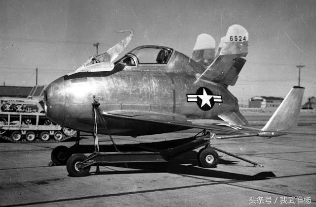 xf-85小鬼式战斗机是美国军方为了解决长程战斗机为轰炸机护航问题而