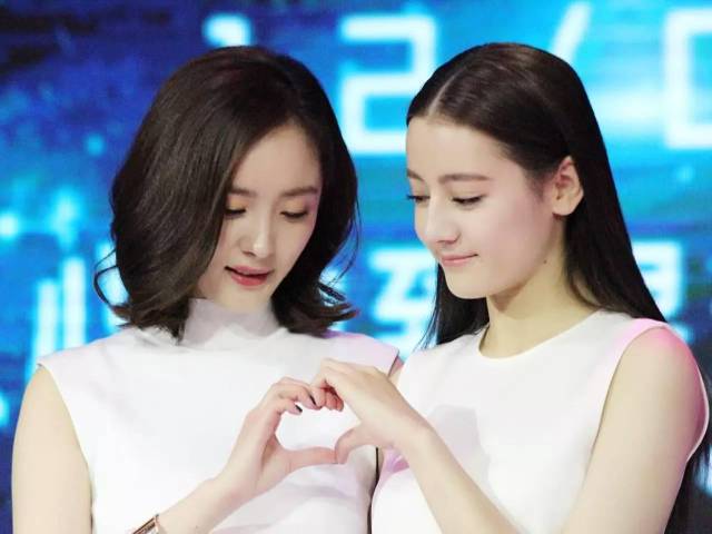 迪丽热巴四年无休,粉丝和杨幂粉丝大战?又瞎给自己的爱豆添乱了