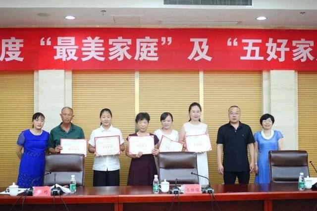 县委宣传部副部长,文明办主任黄绍俊,县妇联主席郑巧出席活动并为 "