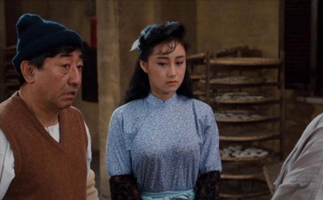 售货员出身,李连杰为她净身出户,53岁依旧美貌