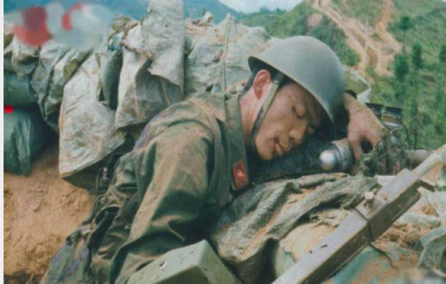 英雄龙岩只身一人深入敌人阵地,打死打伤越军共56人,牺牲时才19岁.