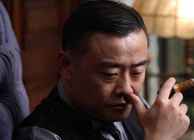 黄毅清怀疑周立波和某某有基情而非友情,怼胡