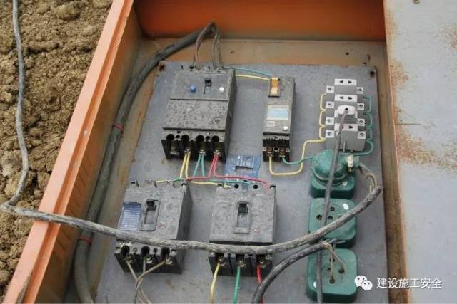 二级配电箱一闸多机,乱接乱拉二级配电箱:建筑用电工地施工适用,是家居字体logo六合无绝对片