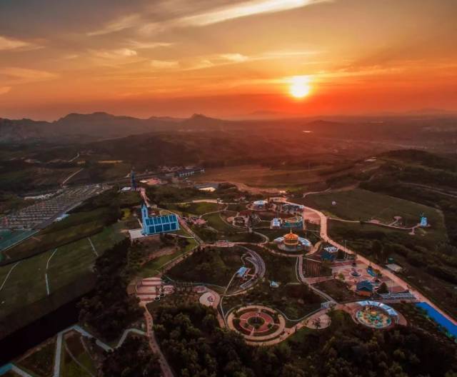 可赏鸟语花香 可观民俗民风 这个地方 就是藏马山旅游度假区 在这迷人