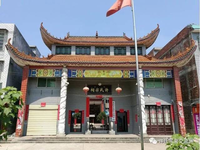 据许提倡宗亲介绍,家族事业规范最好的永兴羊冲许氏宗祠,祠堂两侧墙面