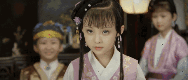 ——曹雪芹《红楼梦》 饧眼观看那女王,却也袅娜.