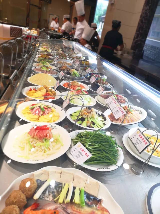 干净整洁的菜品,熏肉丰富的明档,一排排新鲜的食材映入眼帘.邯郸市里展台还是卤肉好买图片