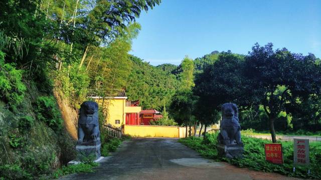 江西省抚州市崇仁县-礼陂县学士山里龙济寺-一个四面环山幽静古寺