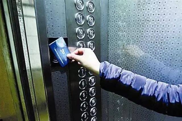 小区电梯分层刷卡,有人叫好有人怨!