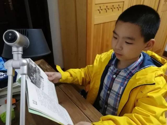 邓子谦 我是邓子谦,来自三年2班这个充满书香阅读氛围的班级.