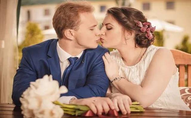 倾诉爱意:建立完美婚姻调查的有趣指南