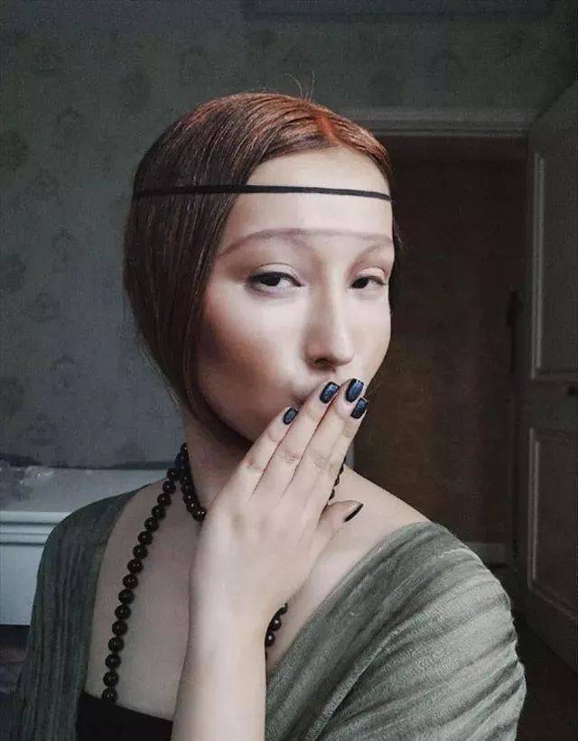 何雨虹在网友的强烈呼吁下 又仿妆了达芬奇的另一幅名画《抱貂女郎