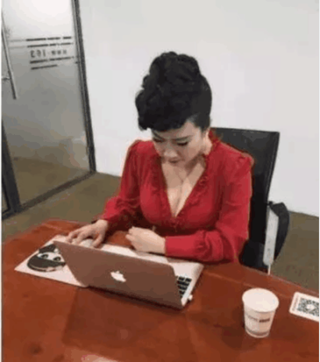 芙蓉姐姐全家近照曝光, 儿子帅气可爱, 却被男友拉着做亲子鉴定