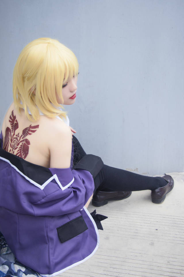 《fate》贞德jk制服cos,比爱心的时候笑容太甜了