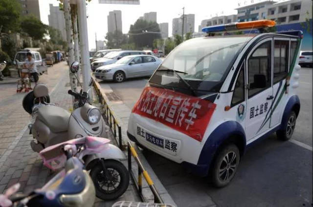 无车牌,挂警灯,郑州这些执法车"知法"否?