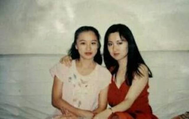 在90年,陈晓旭拍完一部不算成功的电视剧《黑葡萄》后,决定下海经商